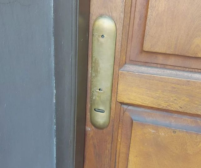 Uno de los domicilios de barrio Pichincha que sufrió el robo de picaportes.
