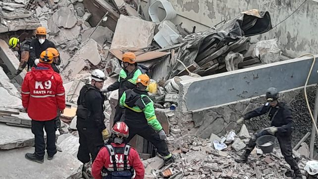Derrumbe en zona norte: búsqueda contrarreloj de una tercera persona atrapada bajo escombros
