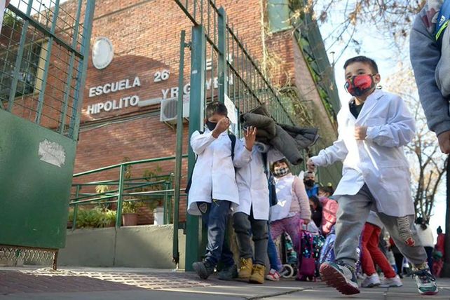 Unos 800.000 estudiantes inician el ciclo lectivo de ciudad de Buenos Aires y Mendoza
