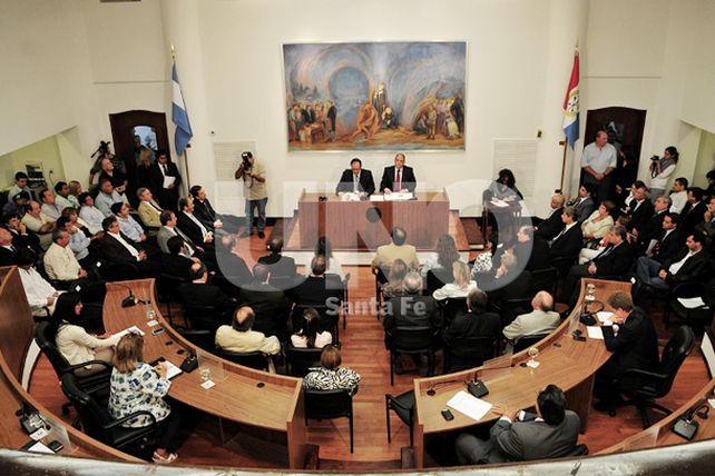 La mayoría de los ediles quiere a ambas hinchadas en las tribunas