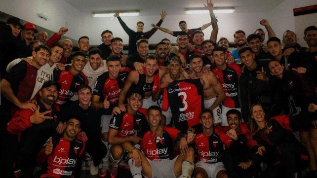 Fiesta completa: Colón ganó, gustó, goleó y quedó como único puntero de la Zona A