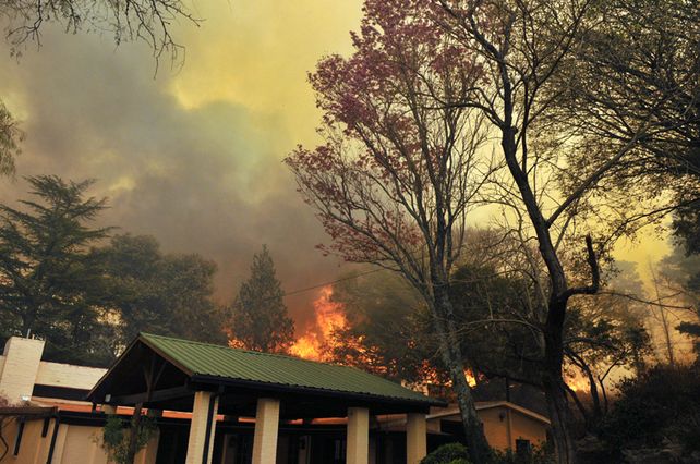 No controlan los incendios en C&oacute;rdoba y el fuego avanza en Capilla del Monte y Ishchil&iacute;n