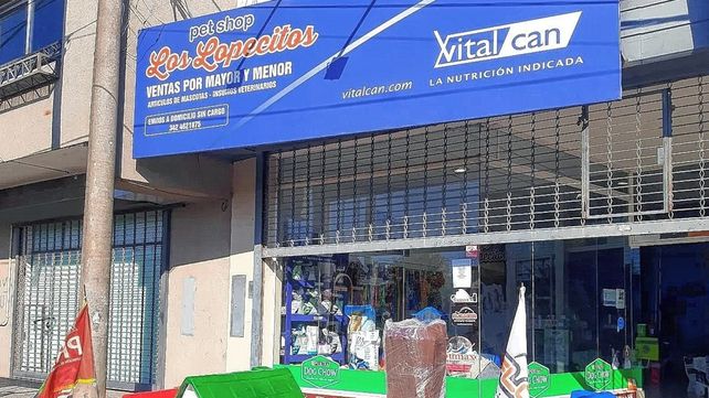 Delincuentes rompieron una vidriera y entraron a robar una veterinaria en el noreste de la ciudad Delincuentes rompieron una vidriera y entraron a robar una veterinaria en el noreste de la ciudad