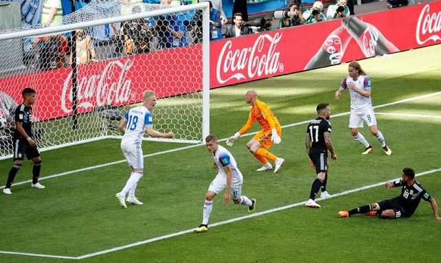 Las redes ardieron contra Caballero en el empate de Islandia
