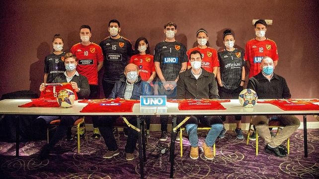 En Español Futsal todos lucen la misma pilcha