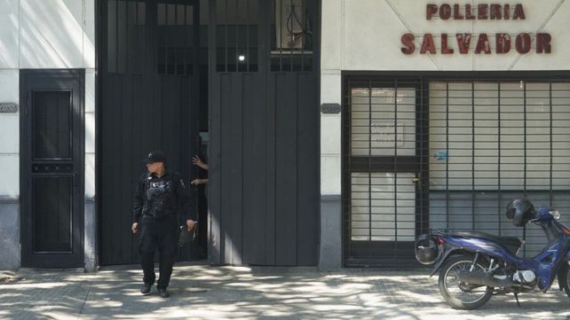 Violento robo en barrio Azcuénaga: ingresaron a una pollería y maniataron a los empleados