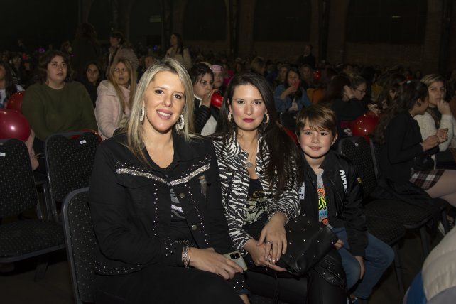 María Eugenia y Maria Fernanda Paz y Stefano Raponi 
