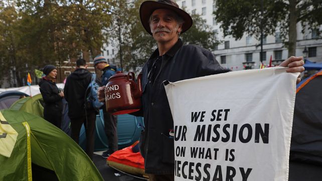 Manifestantes en Londres piden acciones urgentes para contrarrestar el calentamiento global