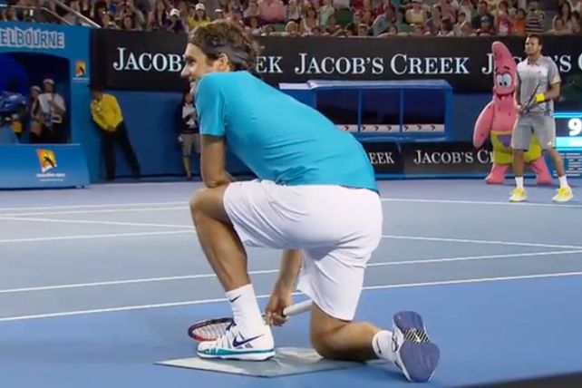 Federer hizo de ballboy