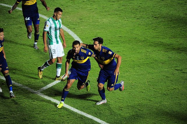 Cardona y un terrible golazo para Boca.