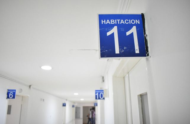 Los pasillos reacondicionados del viejo edificio del hospital Iturraspe