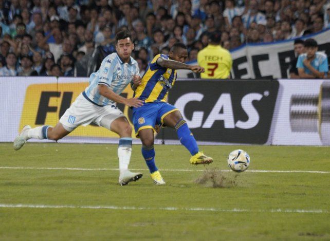 Jaminton Campaz fue titular en la victoria de Central ante Racing. Ahora sería preservado con River.