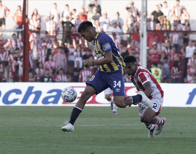 Samuel Beltrán fue uno de los pibes de Central que está sumando minutos.