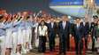 El presidente de Estados Unidos, Donald Trump, arribó este miércoles al aeropuerto de Pekín junto a los principales empresarios norteamericanos. El presidente de Estados Unidos, Donald Trump, arribó este miércoles al aeropuerto de Pekín junto a los principales empresarios norteamericanos.