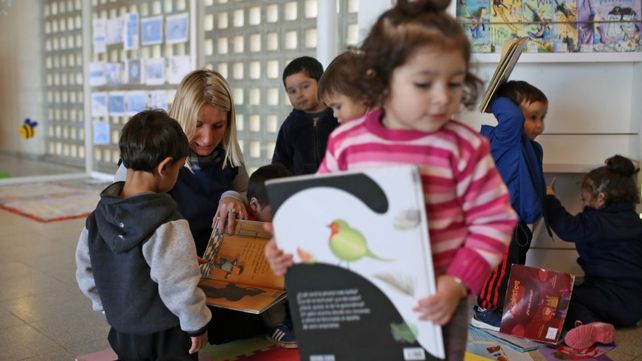 Lectura desde la cuna: aprueban un Plan de Alfabetización en los Jardines Municipales de Santa Fe