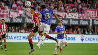 Broun sostenía el empate, pero Estudiantes ahora lo gana en el debut de Holan