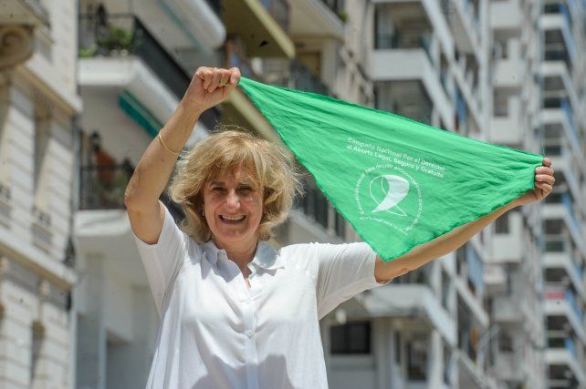 Silvia Augsburger es militante histórica de la Campaña Nacional por el Derecho al Aborto Legal, Seguro y Gratuito, e integró las comisiones redactoras de los proyectos presentados en ocho oportunidades en el Congreso Nacional.