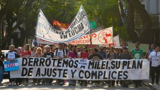 La Marcha de la Bronca se hizo sentir en Rosario: críticas a Milei y reclamo por paro general