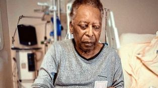 Pelé volvió a ser internado y preocupa su salud