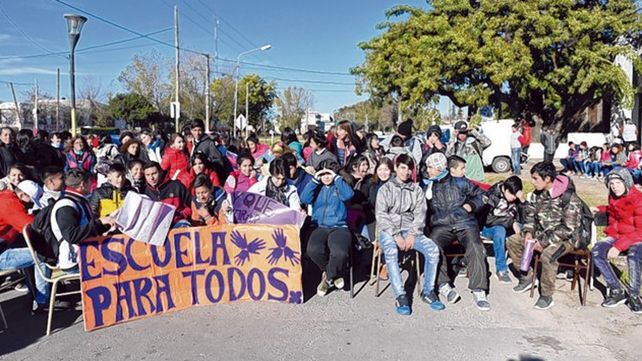 Estudiantes del 515 y del anexo 1.515 pidieron los cargos que faltan para aprender en igualdad de oportunidades.