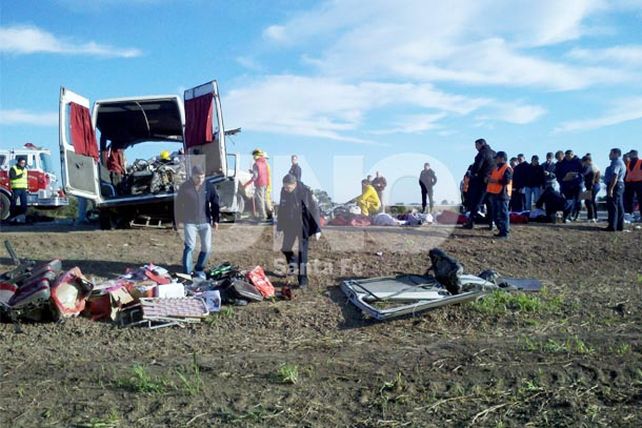 Son diez los muertos en un violento choque frontal en Tostado