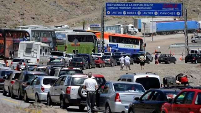 Caos en en el Paso Cristo Redentor por el cambio de quincena: dos horas de demora