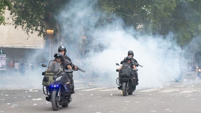 La policía detuvo al menos a once personas. Foto Jaime Olivos.&nbsp;