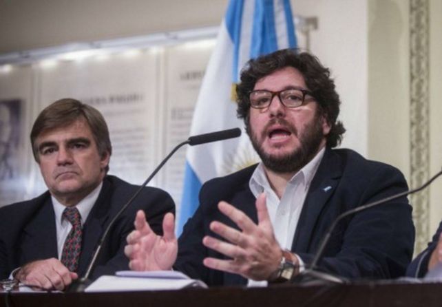 Polémica. El ministro Pablo Avelluto y el funcionario desplazado