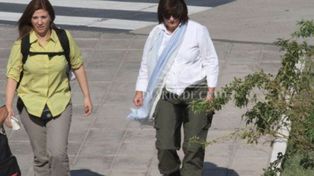 El extraño líquido en el pantalón de Patricia Bullrich