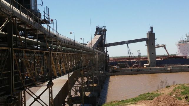 El puerto de la agroexportadora Dreyfus en General Lagos.