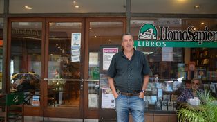 El rosarino Perico Pérez recibió el premio nacional al librero del año