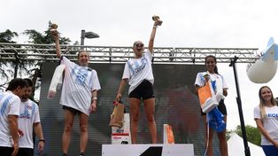 El podio femenino de los 15,6K de la primera edición de la Maratón La Capital.