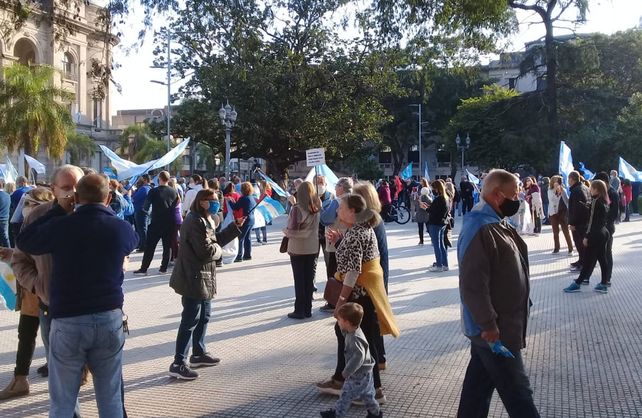 Im&aacute;genes del banderazo en Plaza 25 de Mayo en Santa Fe