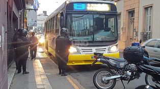 El episodio sucedió en las primeras horas de este jueves en pleno centro santafesino&nbsp;