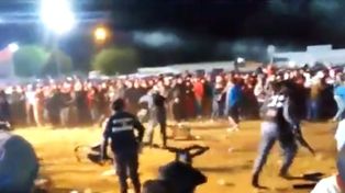 La Mona Jiménez cortó un recital por una pelea entre fanáticos