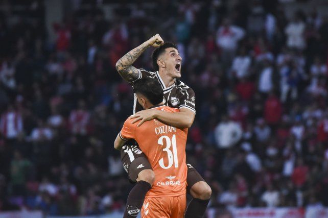 Platense y su primer campeonato en Primera. Historia pura.