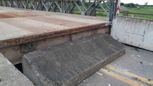 Los trabajos para poner en servicio el puente de emergencia metálico sobre el Puente Carretero entre Santa Fe y Santo Tomé