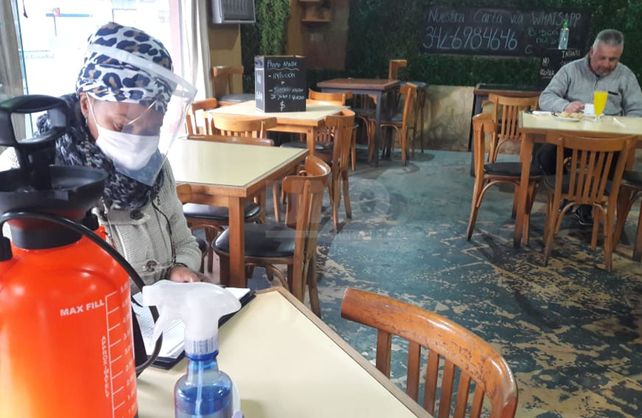 Rigen nuevas medidas en los bares y comedores de la ciudad de Santa Fe.