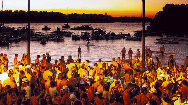 Hasta el amanecer. Las fiestas en las islas se repiten sin pausa y