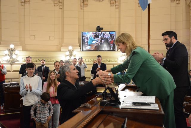 Carlos Kaufmann prestó juramento ante la titular del Senado