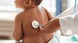 Giro en el mapa de virus respiratorios en Santa Fe: mientras la gripe cede terreno, los casos de bronquiolitis infantil ganan protagonismo