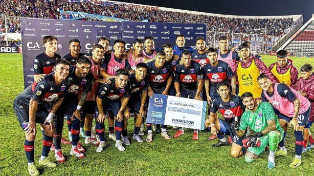 Tigre goleó a Berazategui en cancha de Morón para clasificar a los 16vos de final de Copa Argentina. Tigre goleó a Berazategui en cancha de Morón para clasificar a los 16vos de final de Copa Argentina.