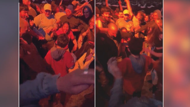 Un grupo de gente protegiendo a un niño en el recital de Los Fundamentalistas del Aire Acondicionado en Montevideo