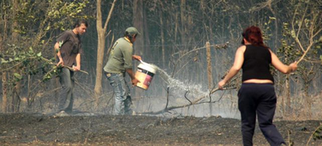 Por los incendios cerraron parcialmente el aeropuerto de C&oacute;rdoba y hubo mas evacuados