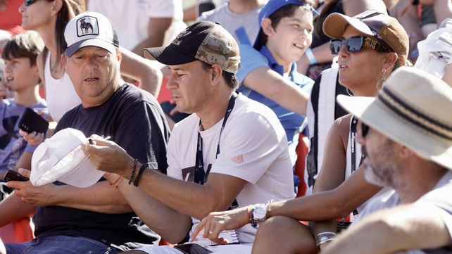 El Mago Coria, presente. Guillermo Coria, ex capitán del equipo argentino  de la Copa Davis, estuvo presente en Jockey Club siguiendo a su hermano Federico.   