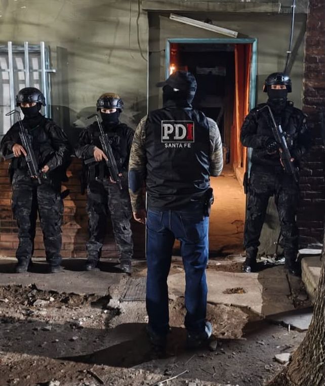 Efectivos de PDI durante uno de los allanamientos