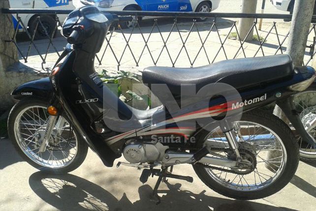 Sorprenden a menores armados y con una moto robada en barrio Cabal de Santa Fe