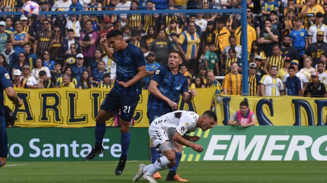 Juan Gabriel Rodríguez será uno de los integrantes de la zaga central y el Colo Rodríguez se mantendría en el equipo.