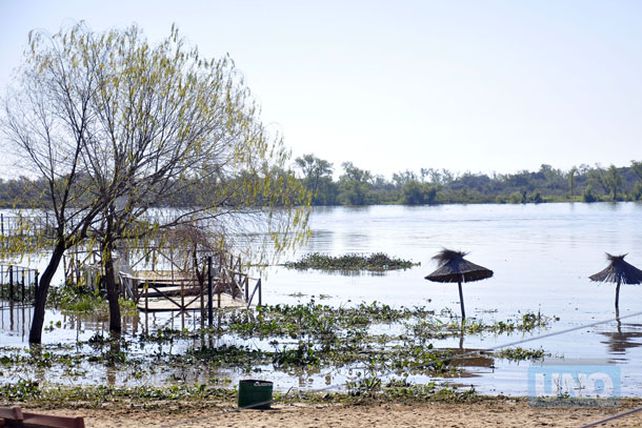 La crecida del río afectó a algunos clubes de la costanera de Paraná