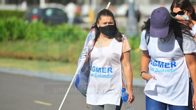 Docentes en la Carpa Blanca de Agmer.